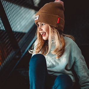 Шапка вязаная с помпоном Hello Hossy "Color Block Macaroon", имбирная